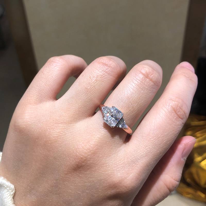 三石款方钻Women's RingS925银镀玫瑰金定制选款主石Moissanite2.0ct/副石高碳钻